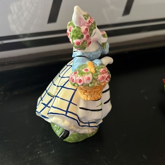 Pamela Silin-Palmer Whimsical Medieval Salt & Pepper Set Rabbits - Picture 3 of 9